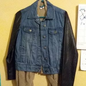 Jean jacket with leather sleeves